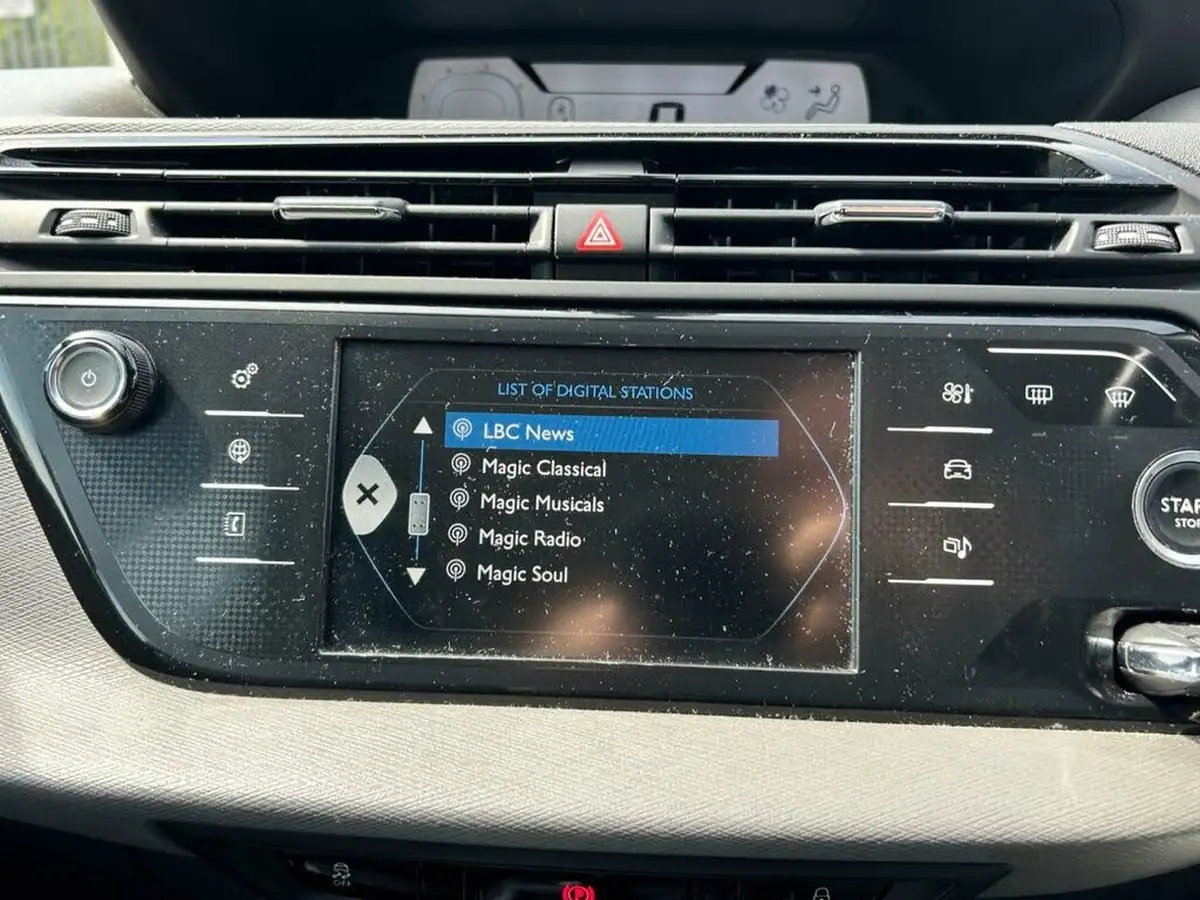 2015-citroen-c4-picasso-16hdi-vtr-big-11