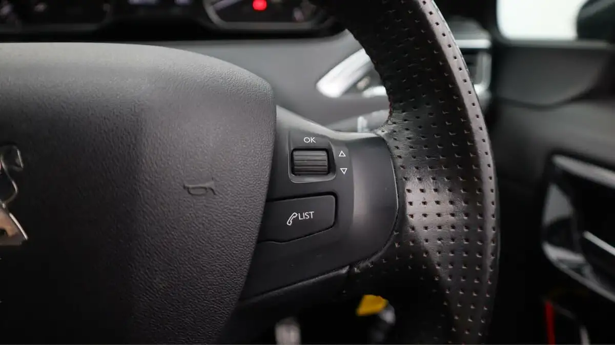 2019-peugeot-208-12-puretech-gt-line-110bhp-big-26