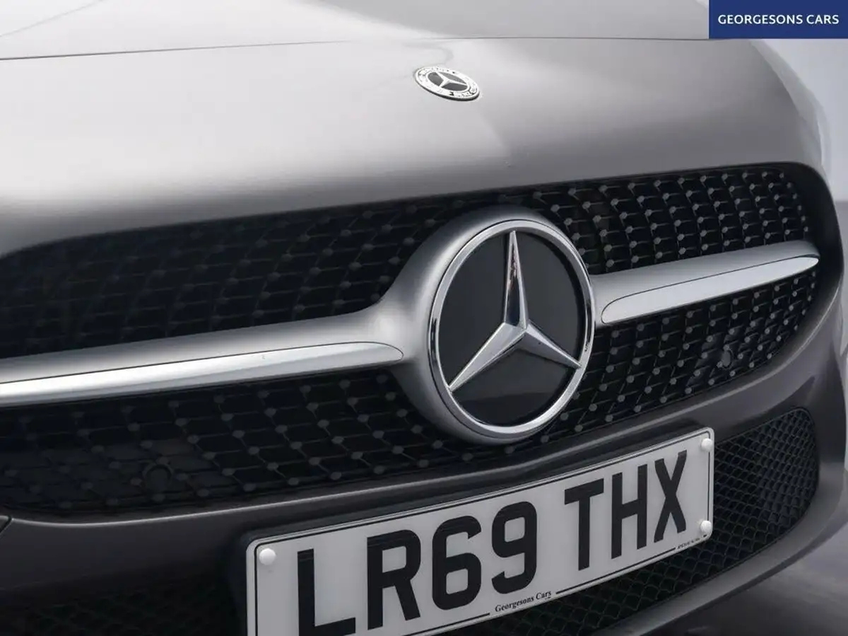 2019-mercedes-benz-a-class-13-a180-se-big-9