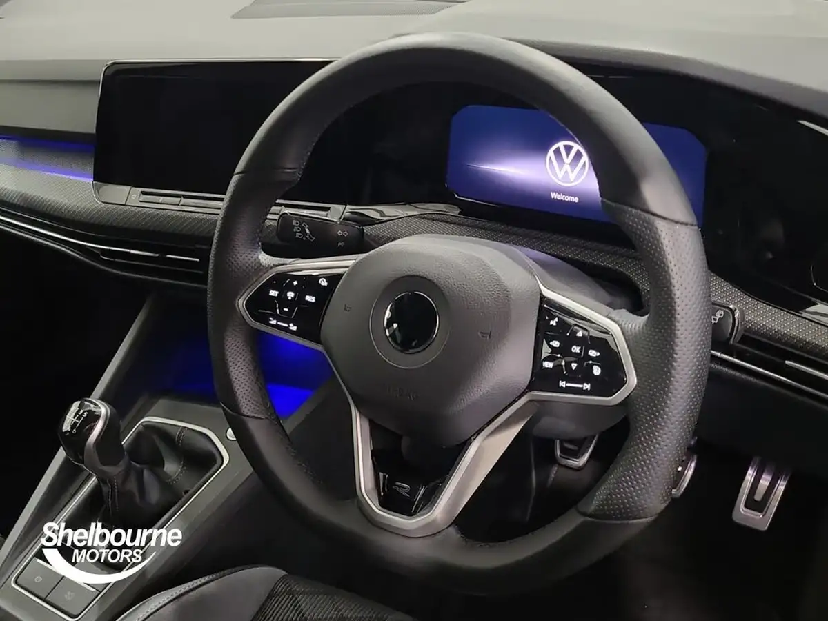 2021-volkswagen-golf-15-tsi-r-line-130ps-hatchback-big-3