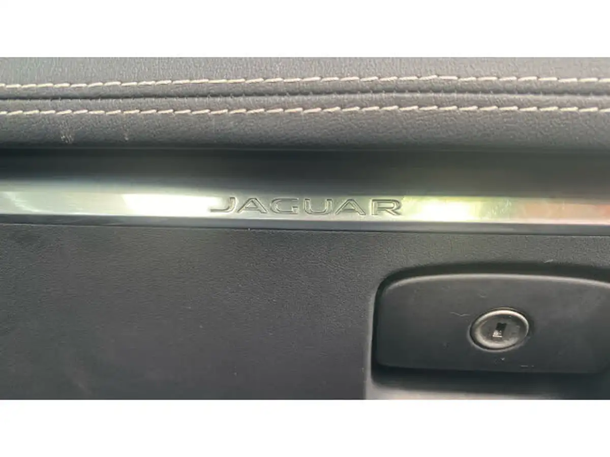 2019-jaguar-f-pace-20-i4d-chequered-flag-180ps-big-44
