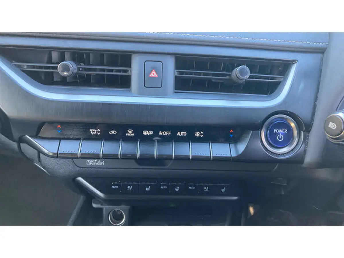 2021-lexus-ux-250h-20-takumi-big-39