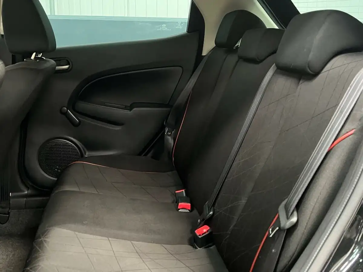 2015-mazda-mazda2-13-black-edition-big-14