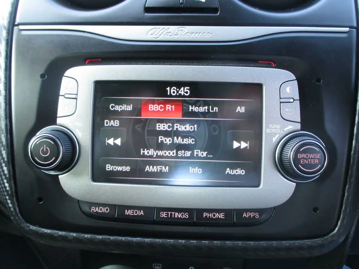 2016-alfa-romeo-mito-13jtdm-2-speciale-big-31