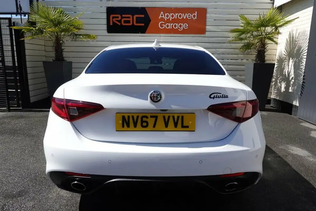 2017-alfa-romeo-giulia-22td-speciale-big-2