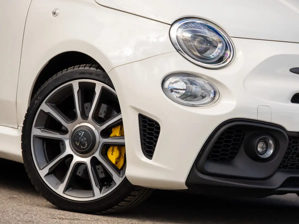 2023-abarth-695-14-tjet-turismo-big-19