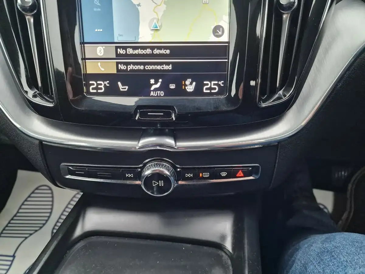 2017-volvo-xc60-20td-d4-momentum-geartronic-big-22