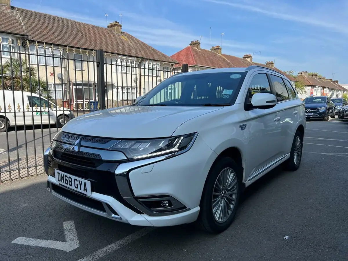 2018-mitsubishi-outlander-24-4h-phev-big-2