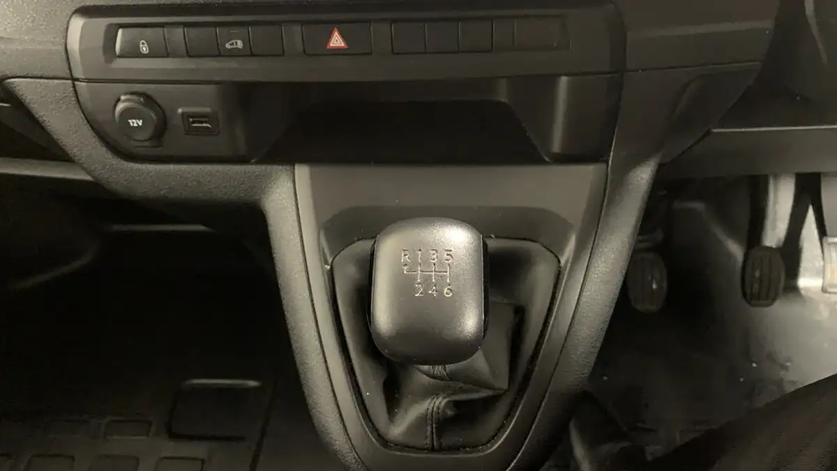2023-peugeot-expert-20-bluehdi-professional-premium-long-1400-big-20