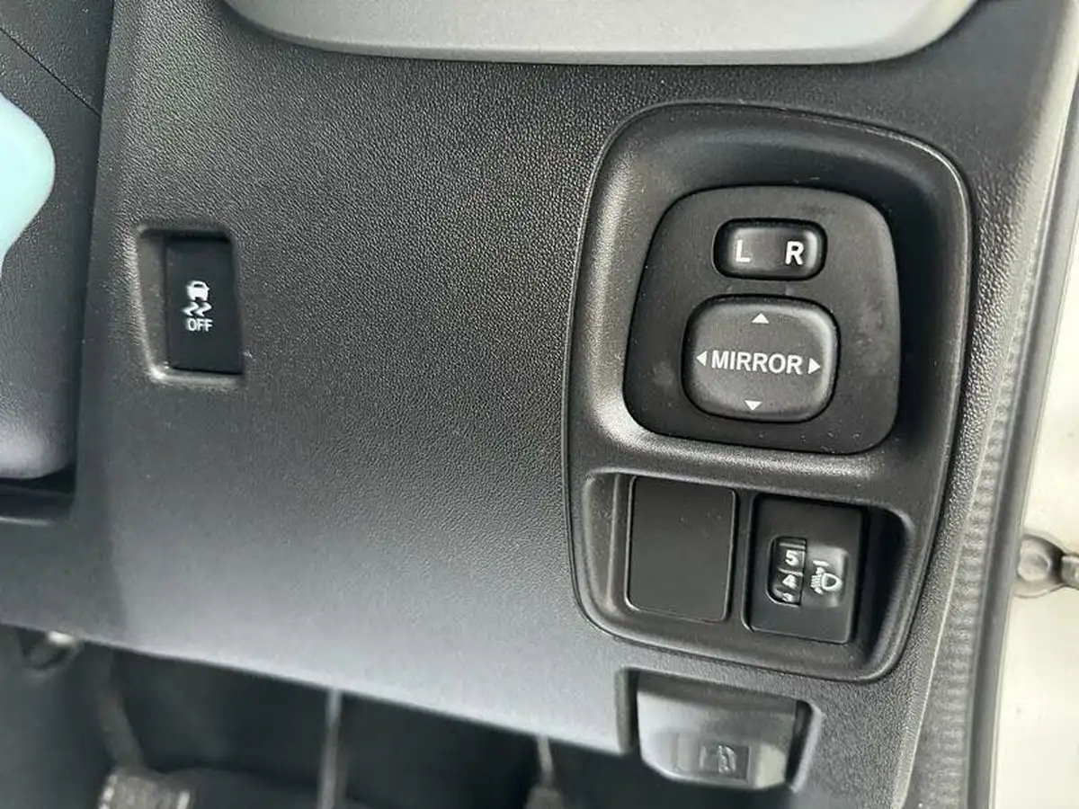 2015-citroen-c1-12-puretech-flair-edition-3d-big-20