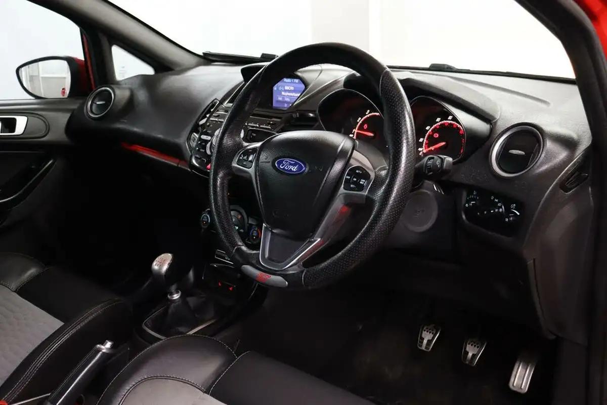2014-ford-fiesta-16-st-3-big-2