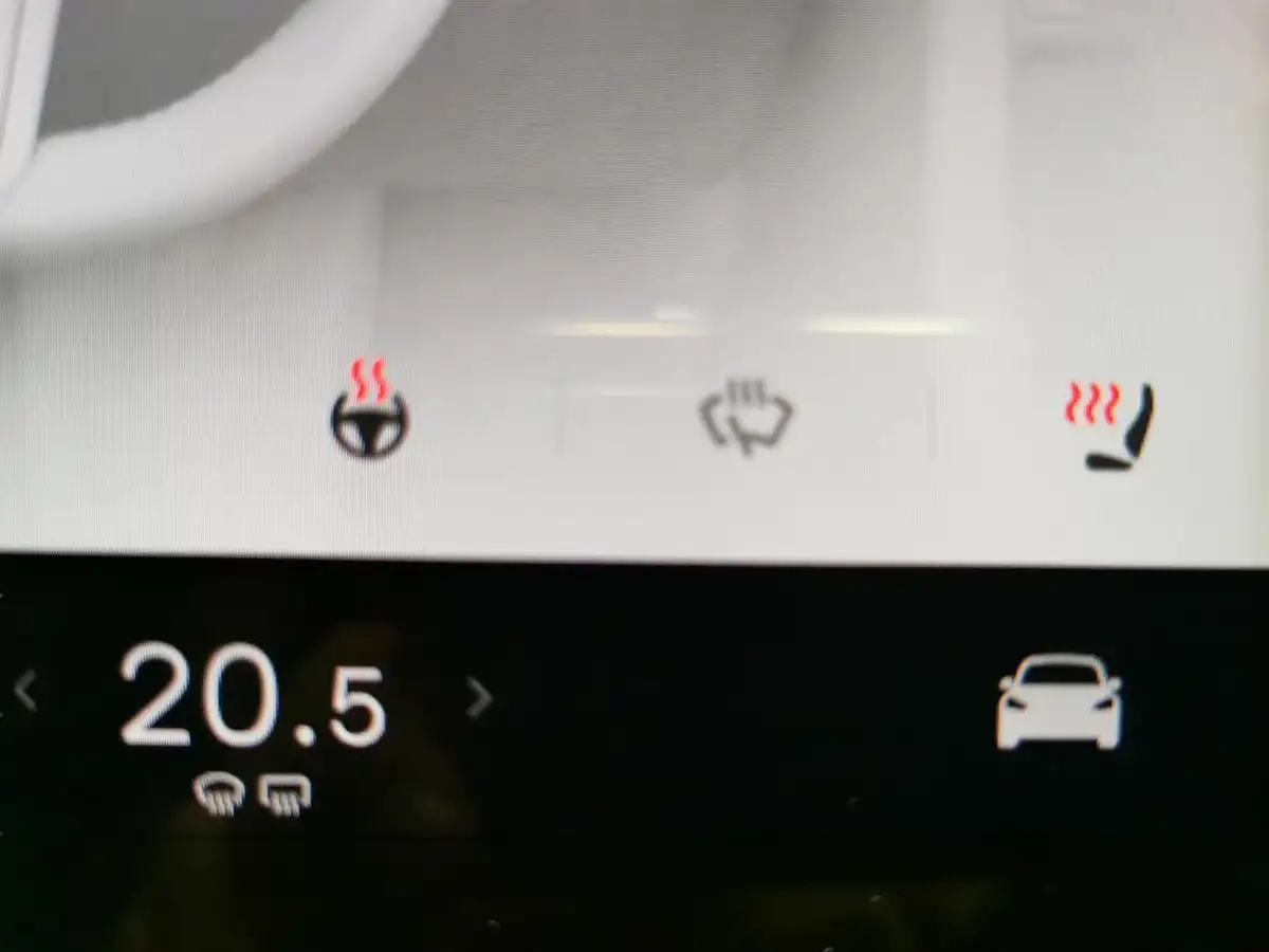 2022-tesla-model-y-e-long-range-big-24