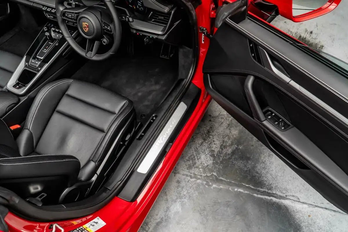 2023-porsche-911-30-targa-4-big-29