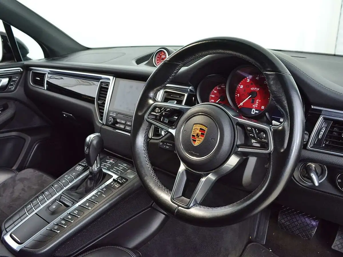 2016-porsche-macan-30-gts-big-9
