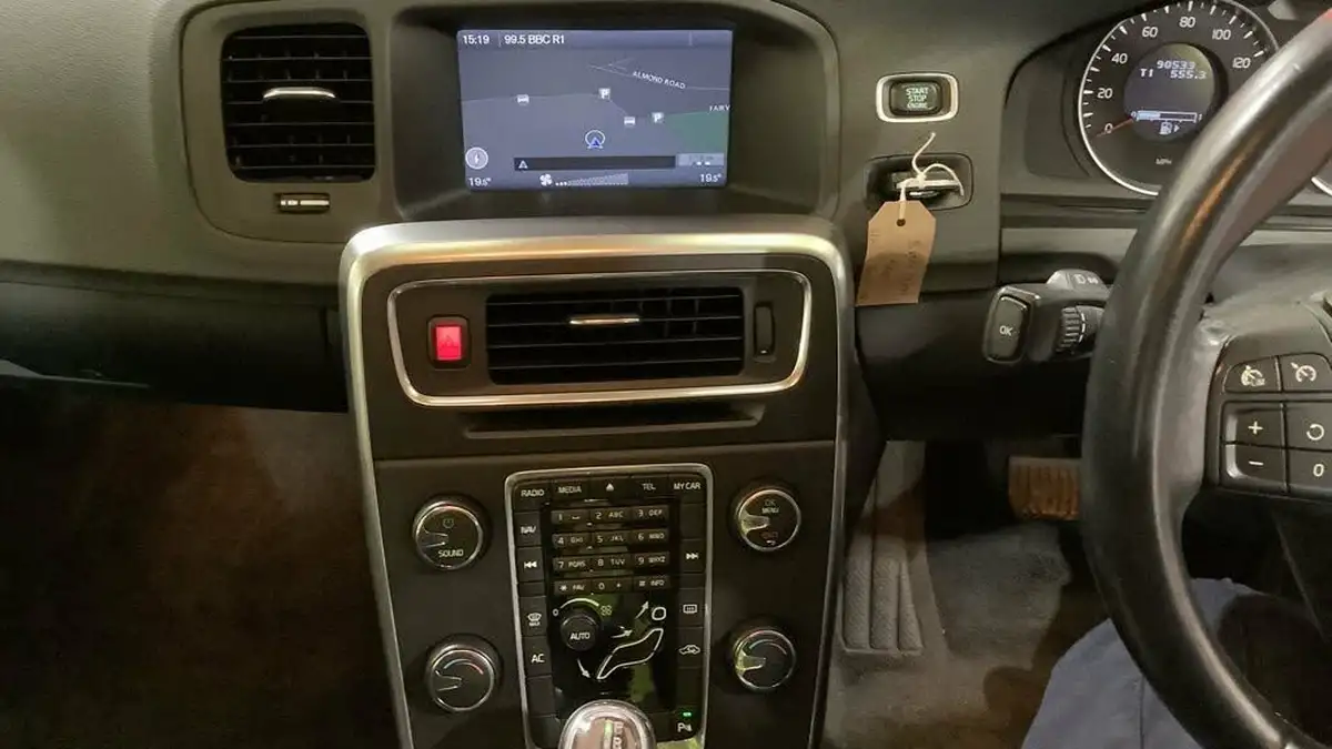 2013-volvo-s60-16td-d2-es-powershift-big-12