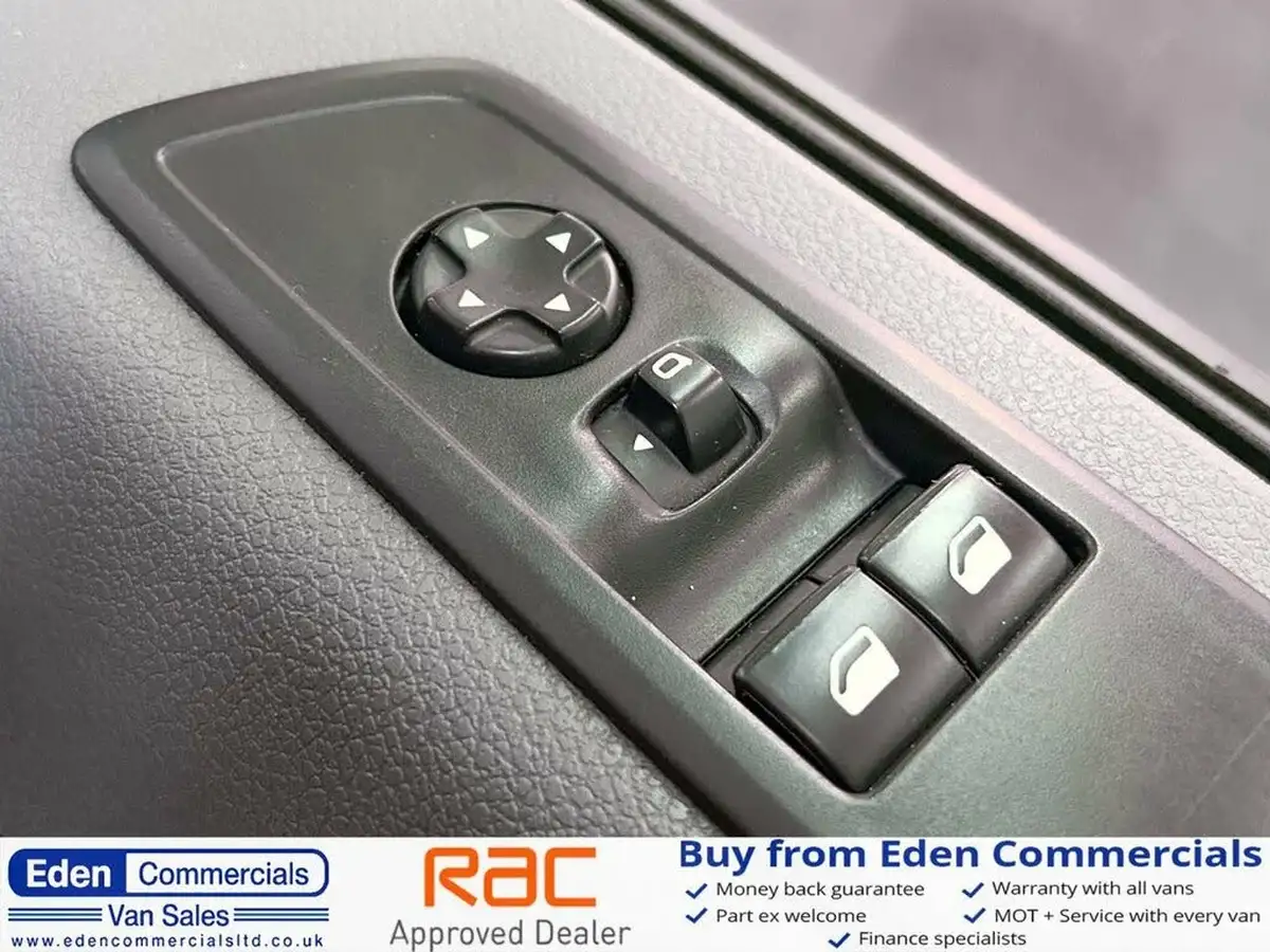 2021-peugeot-expert-15-bluehdi-professional-premium-compact-1000-big-14
