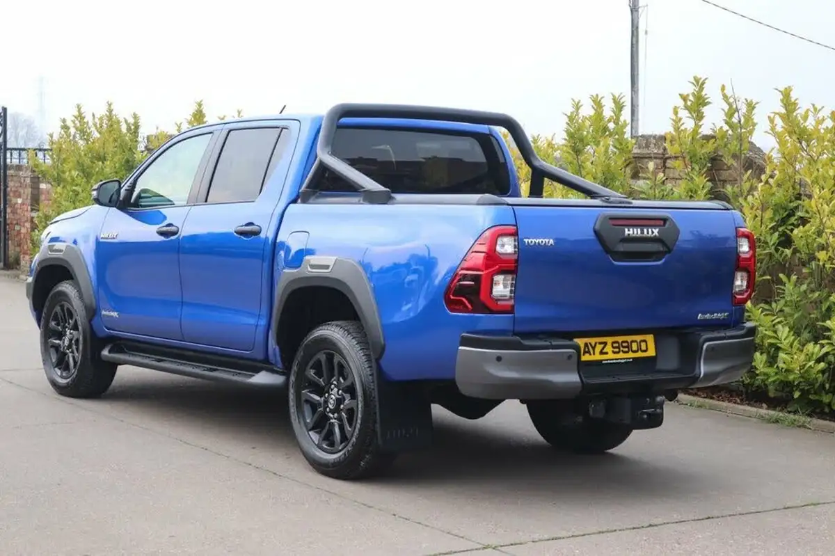 2021-toyota-hi-lux-28d-4d-invincible-x-at35-204hpeu6dt-e-big-4