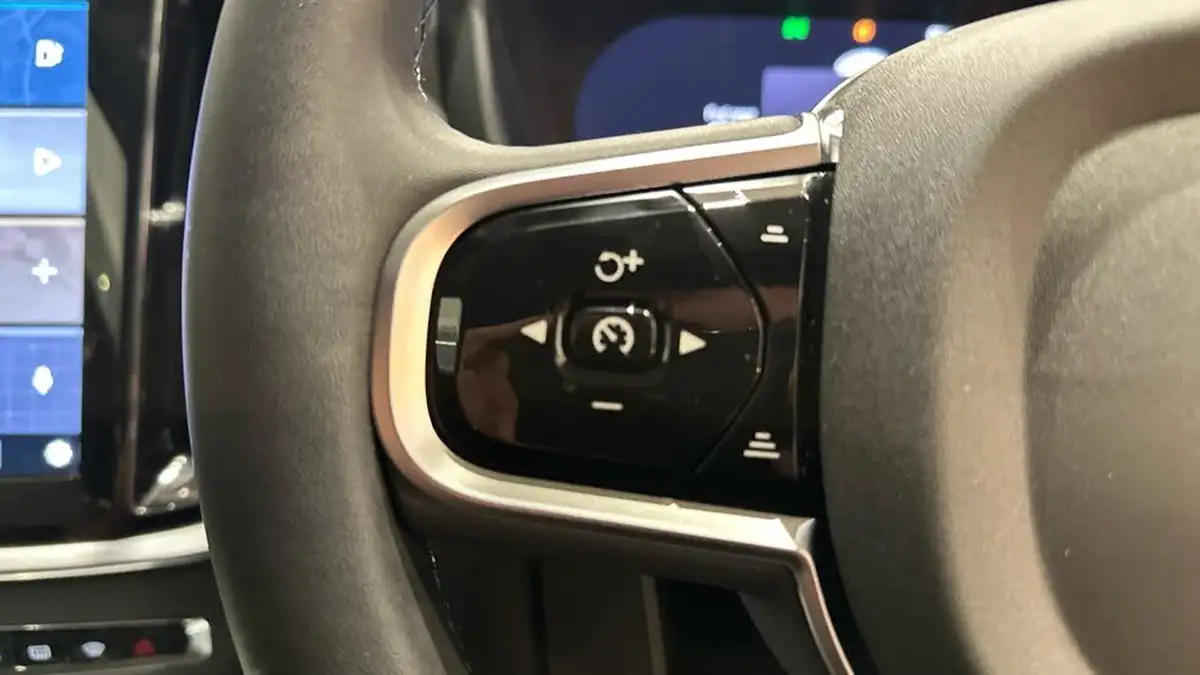 2024-volvo-v60-20-b4-plus-station-wagon-big-17