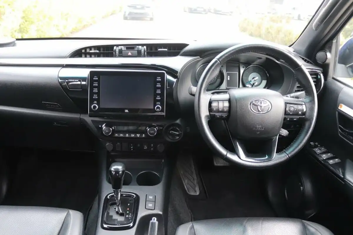 2021-toyota-hi-lux-28d-4d-invincible-x-at35-204hpeu6dt-e-big-28