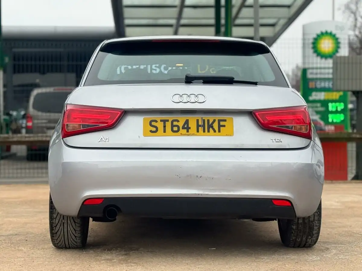 2014-audi-a1-16td-sport-hatchback-3d-big-15