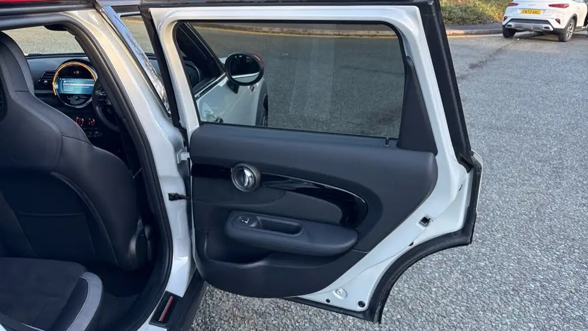 2021-mini-clubman-20-john-cooper-works-big-23