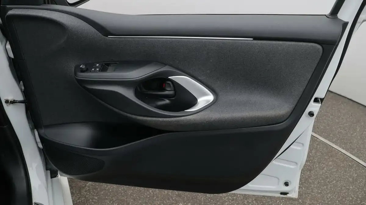 2022-toyota-yaris-15-vvt-i-icon-big-15