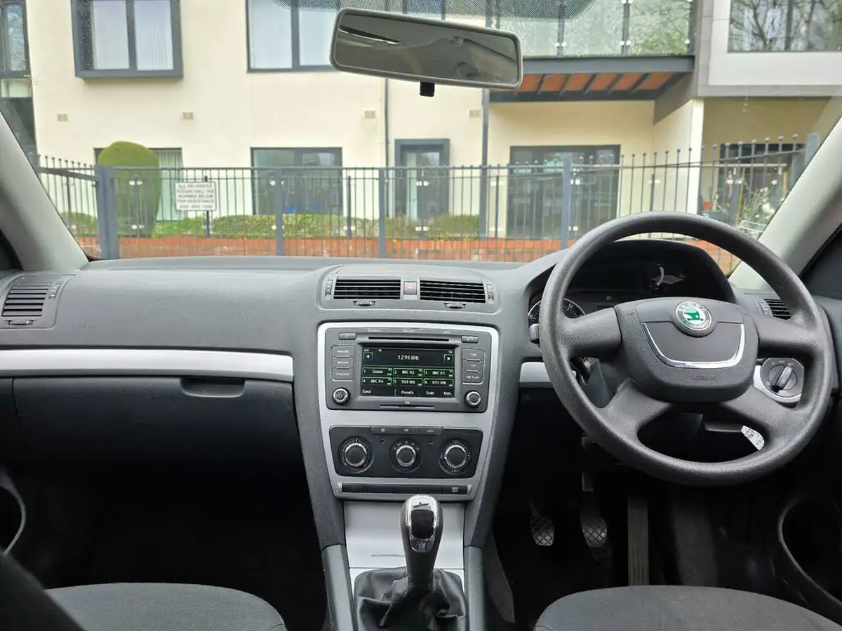 2012-skoda-octavia-14-se-plus-tsi-122bhp-plus-hatchback-big-4