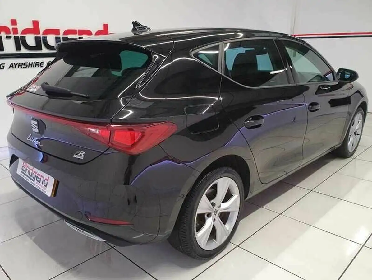 2021-seat-leon-14-e-hybrid-fr-hatchback-big-5