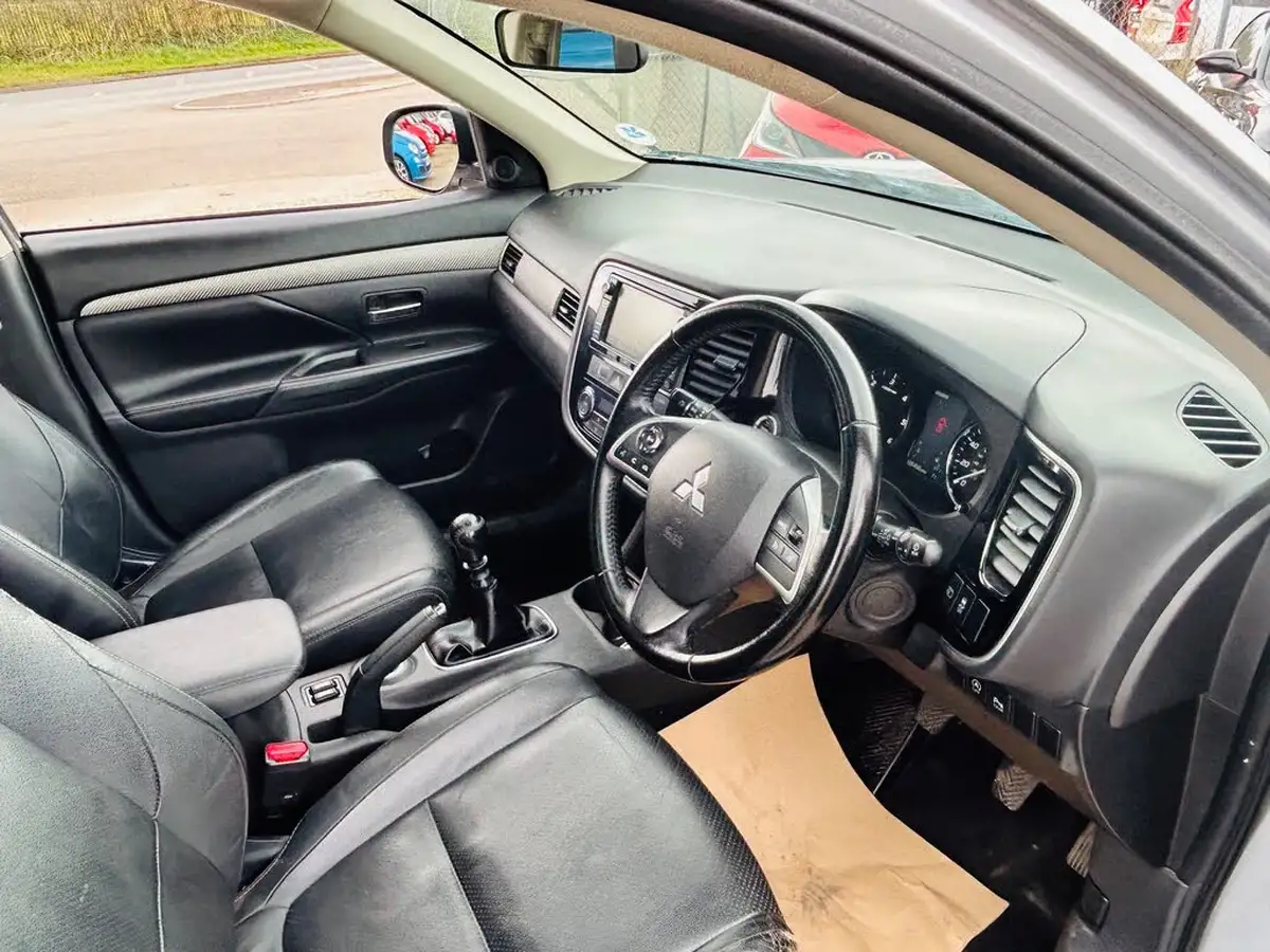 2013-mitsubishi-outlander-22di-d-gx4-big-2