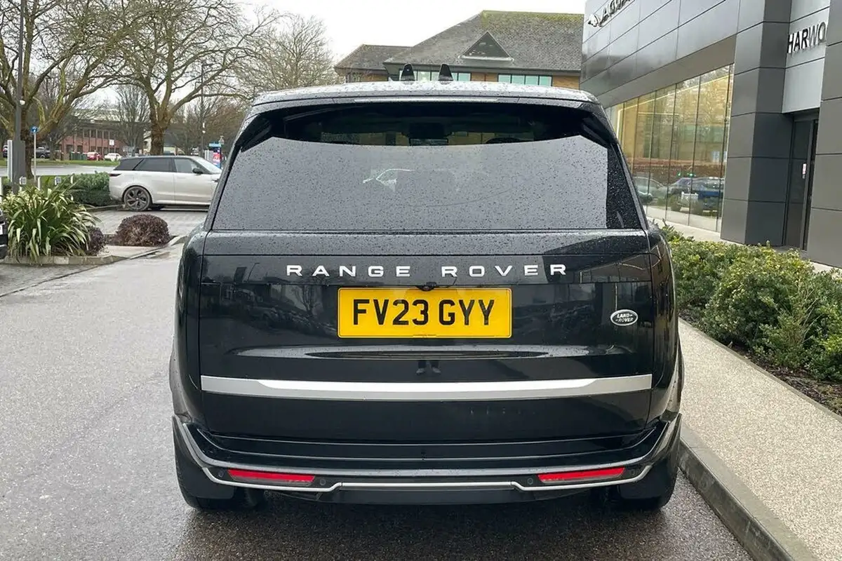 2023-land-rover-range-rover-30-d350-se-big-11