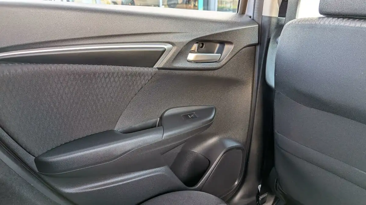 2019-honda-jazz-13-i-vtec-ex-navi-big-30