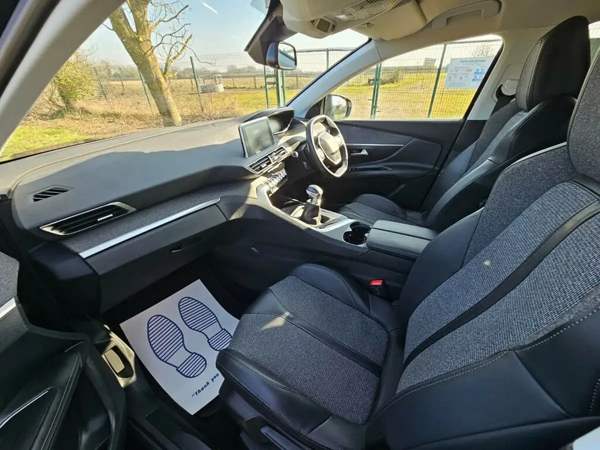 2019-peugeot-3008-suv-12-puretech-allure-big-15