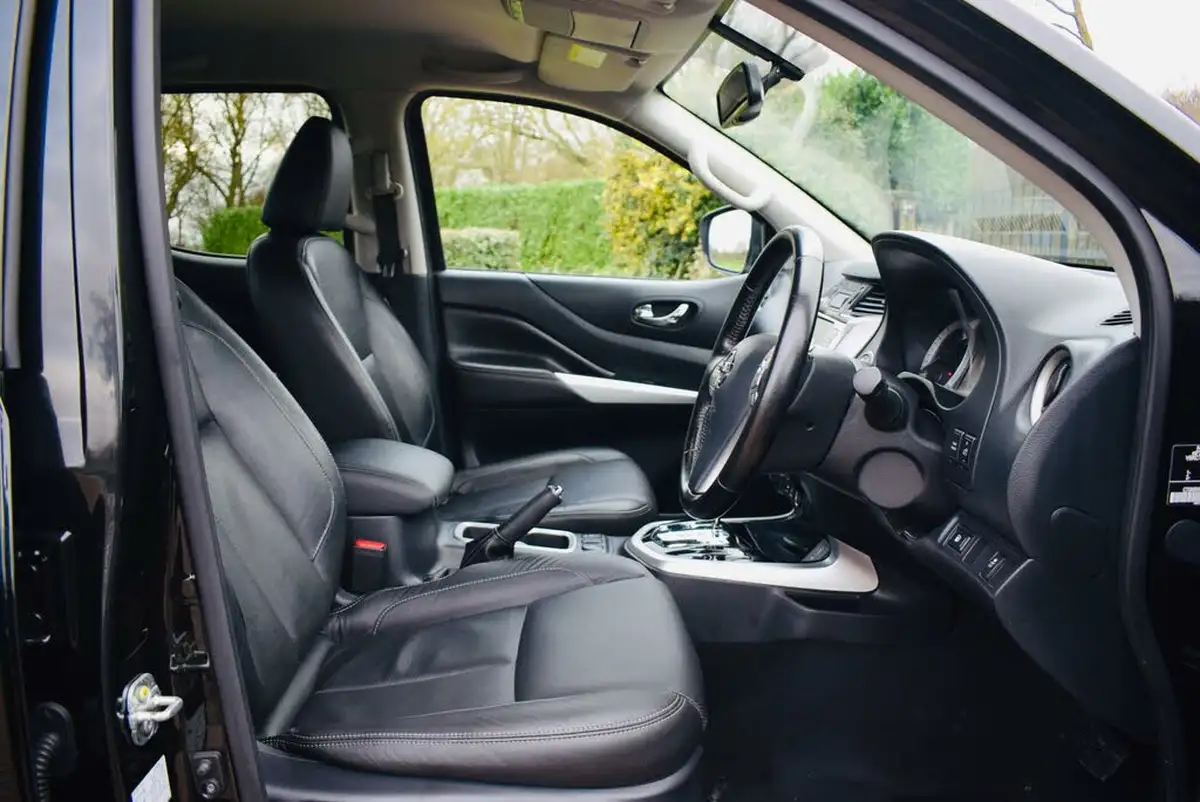 2020-nissan-navara-23dci-tt-tekna-8-navileather-auto-big-10