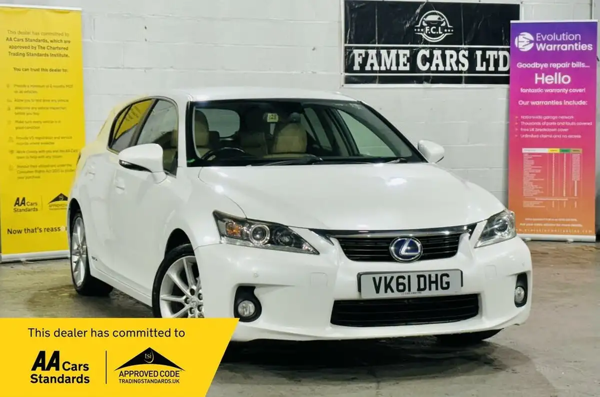 2011-lexus-ct-200h-18-se-l-big-0