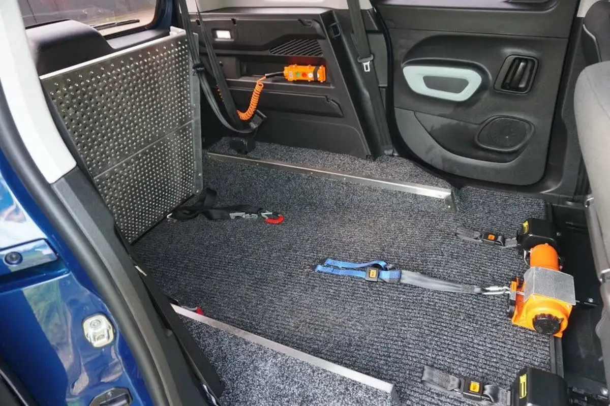 2021-citroen-berlingo-15bluehdi-feel-m-size-100ps-big-4