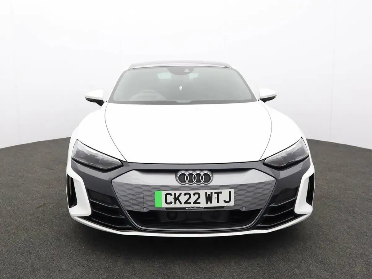 2022-audi-e-tron-gt-e-big-4
