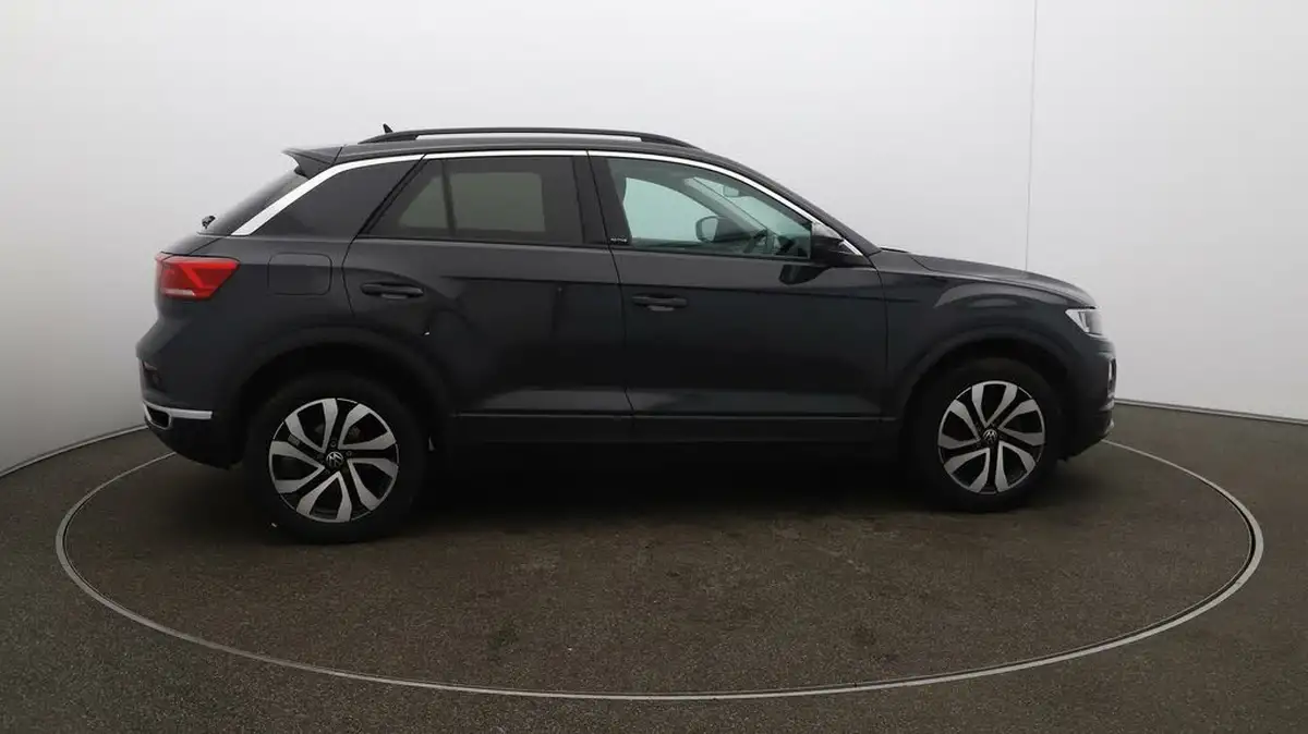 2022-volkswagen-t-roc-10-tsi-active-hatchback-5d-big-42