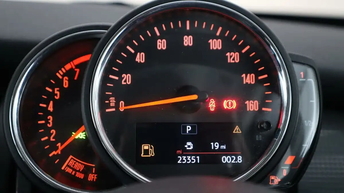 2019-mini-cooper-15-cooper-classic-ss-hatchback-3d-auto-big-10