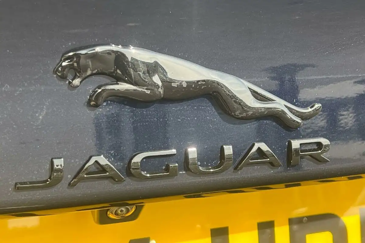 2024-jaguar-xe-20-p250-r-dynamic-hse-black-big-50