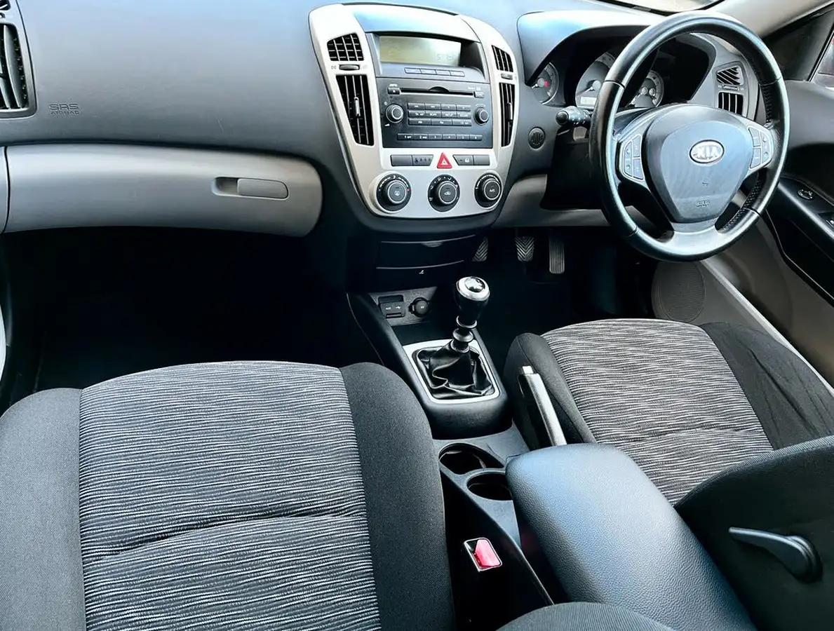 2009-kia-ceed-16-sr-7-big-16