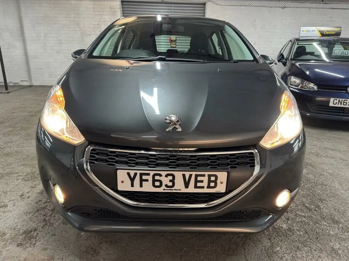 2013-peugeot-208-12-active-5d-big-52