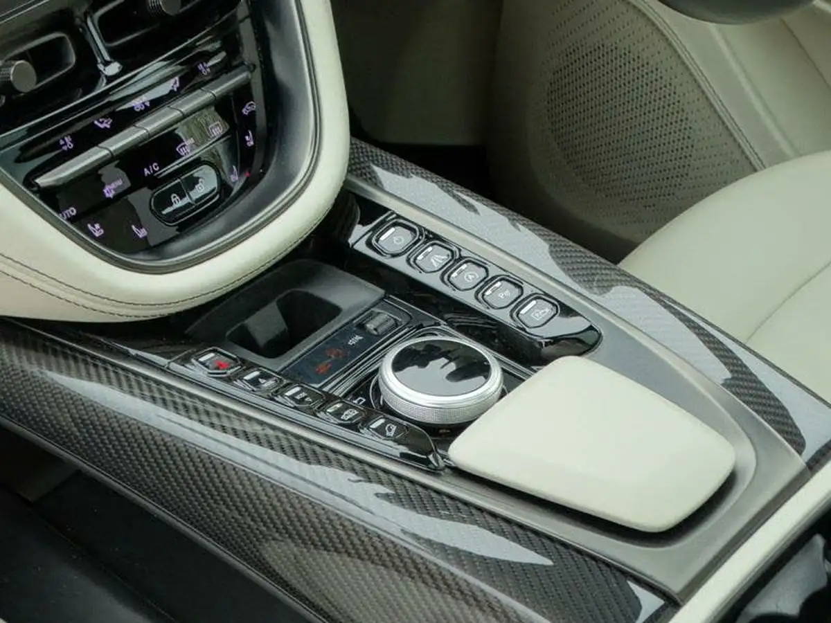2020-aston-martin-dbx-40-v8-big-17