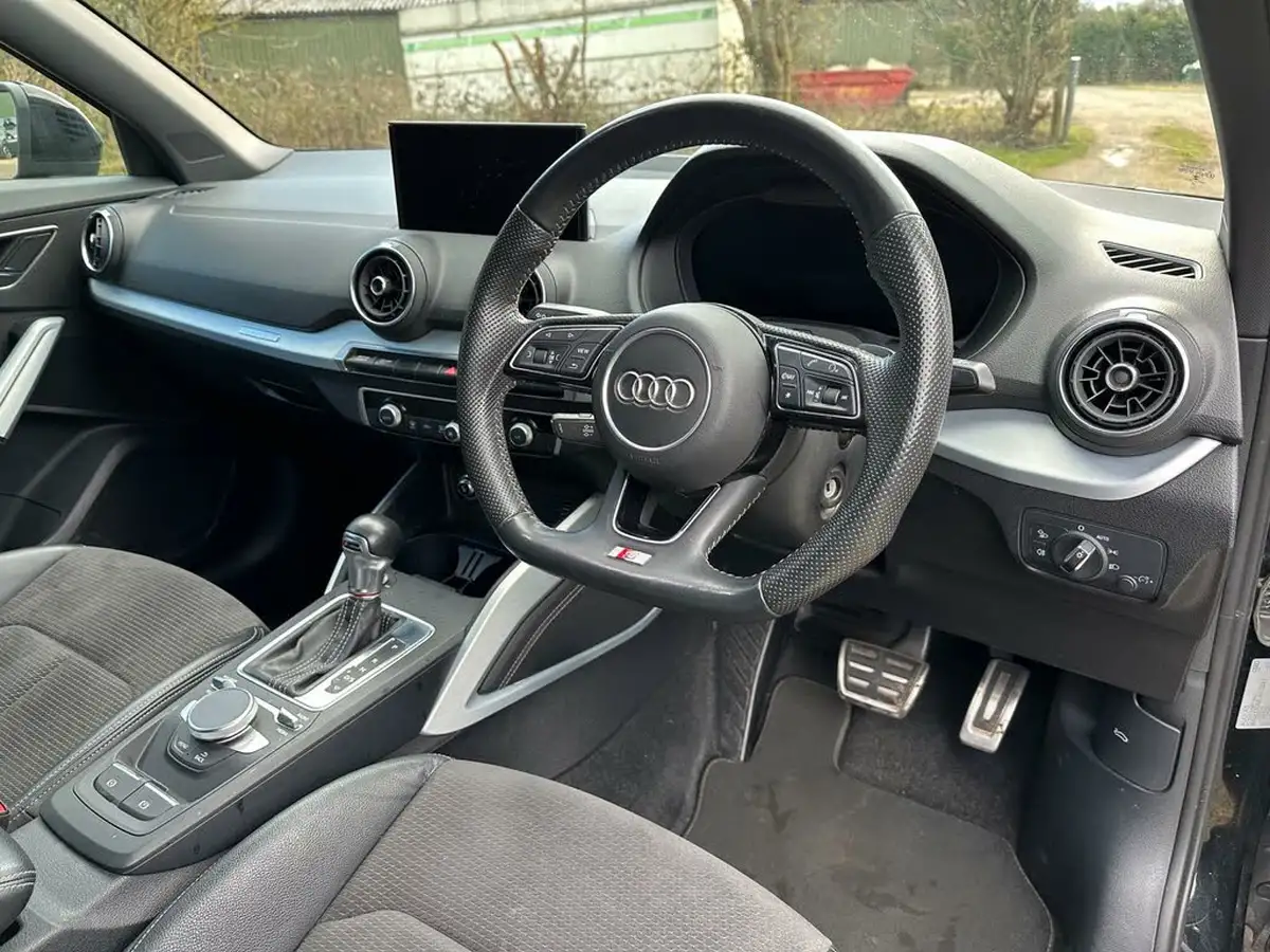 2020-audi-sq2-20-tfsi-black-edition-big-2