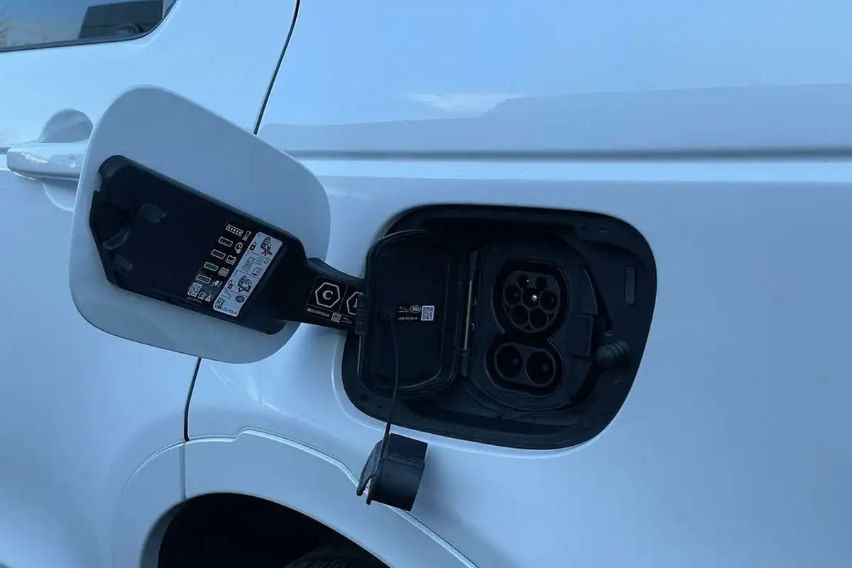 2022-land-rover-discovery-sport-15-p300e-r-dynamic-hse-big-41