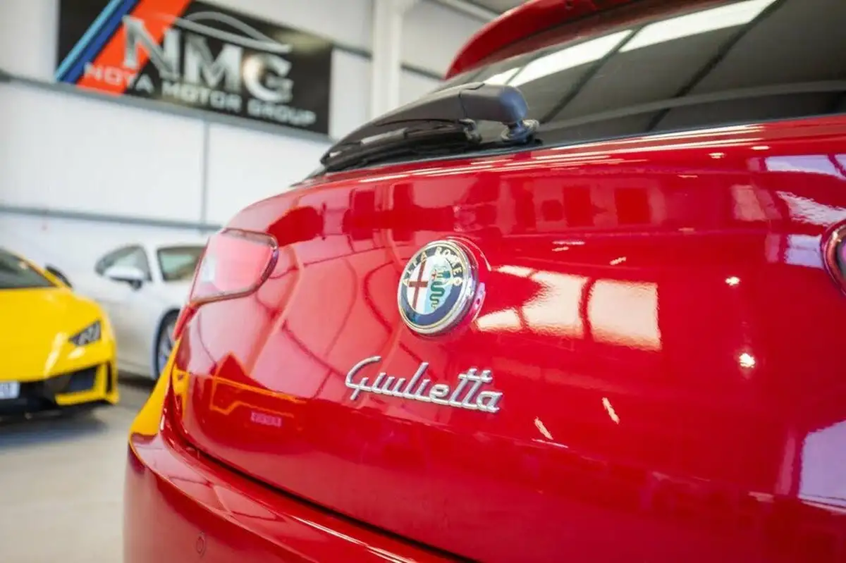2013-alfa-romeo-giulietta-18-1750-tbi-cloverleaf-big-10