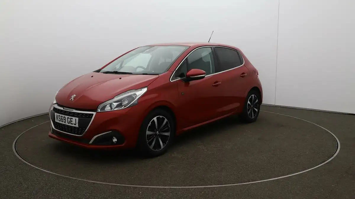 2019-peugeot-208-15-bluehdi-tech-edition-big-3