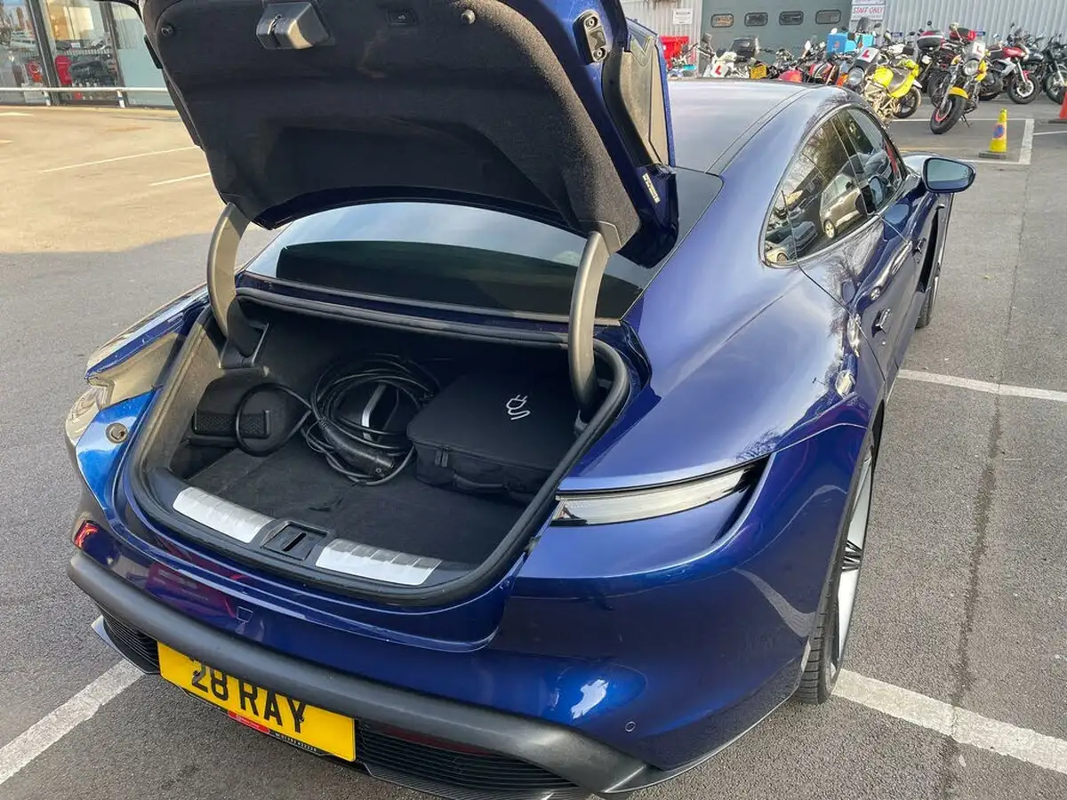 2020-porsche-taycan-e-turbo-s-big-75