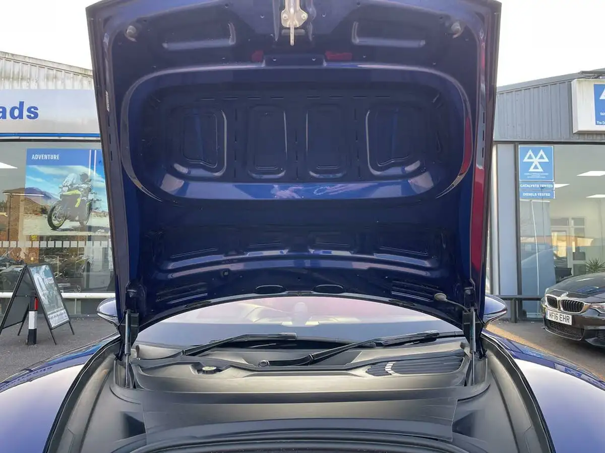 2020-porsche-taycan-e-turbo-s-big-51