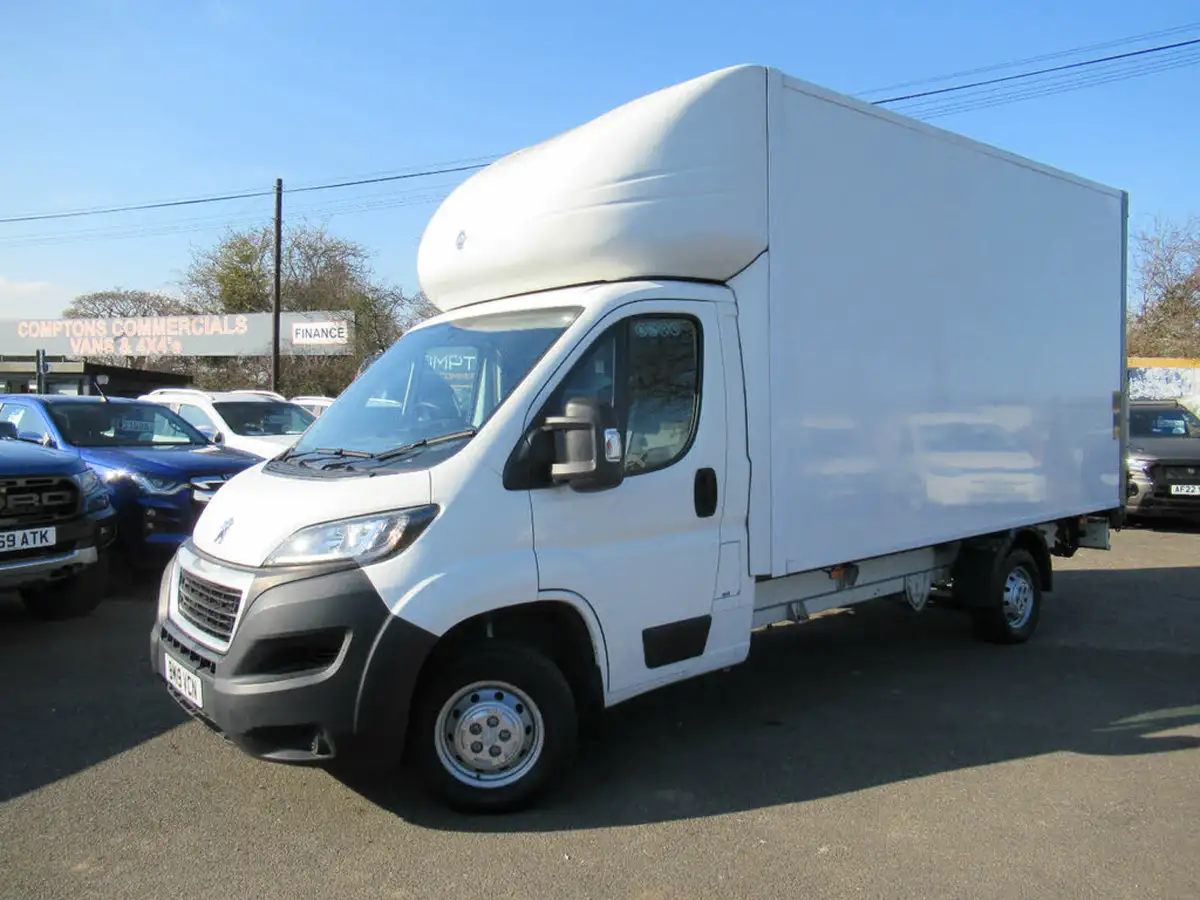 2019-peugeot-boxer-20-bluehdi-335-l4-luton-bfb-big-0