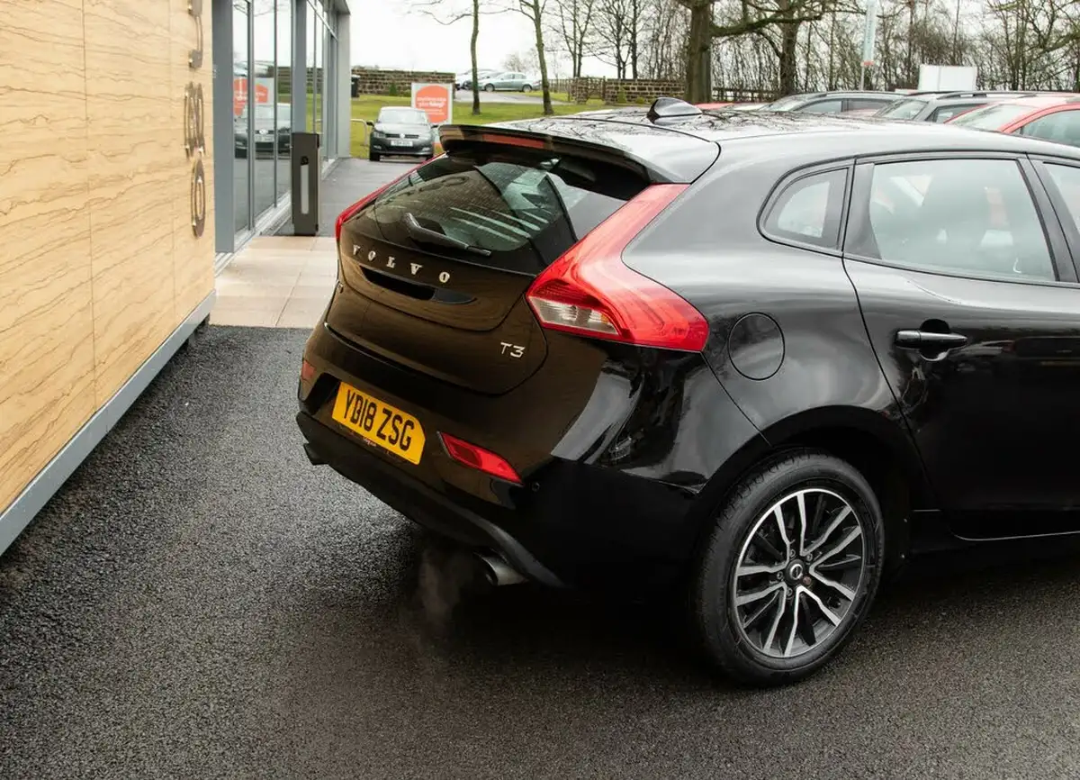 2018-volvo-v40-15-t3-momentum-nav-plus-big-9